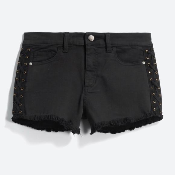 Black frayed hem shorts. - Picture 5 of 6